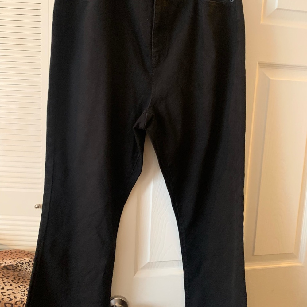 BLACK WOMENS JEANS.